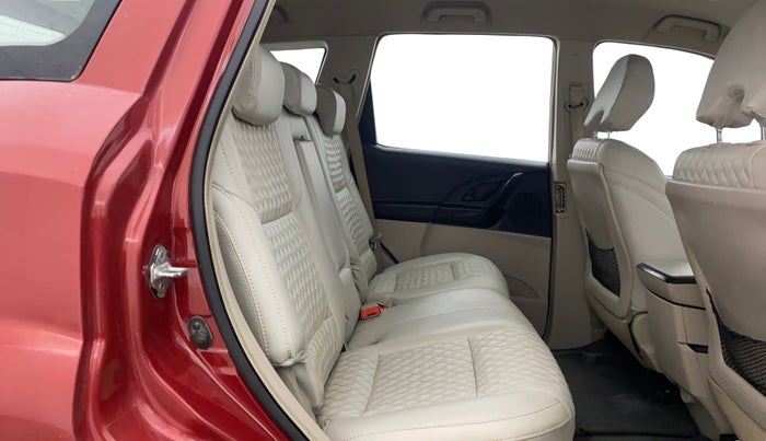 2016 Mahindra XUV500 W4, Diesel, Manual, 1,02,852 km, Right Side Rear Door Cabin