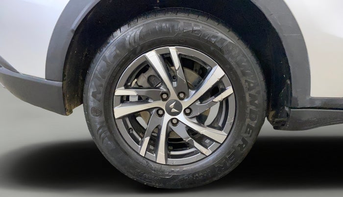 2023 Mahindra XUV700 AX 5 D MT 7 STR, Diesel, Manual, 52,057 km, Right Rear Wheel