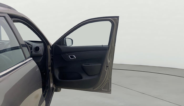 2018 Renault Kwid RXT 1.0 AMT (O), Petrol, Automatic, 49,343 km, RHS Front Door