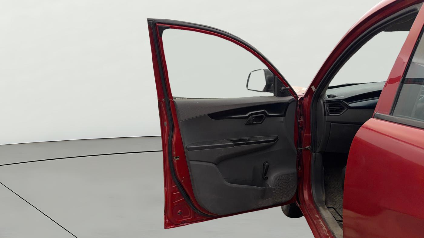 2018 Mahindra KUV 100 NXT K2+ P 6 STR, Petrol, Manual, 36,314 km, LHS Front Door