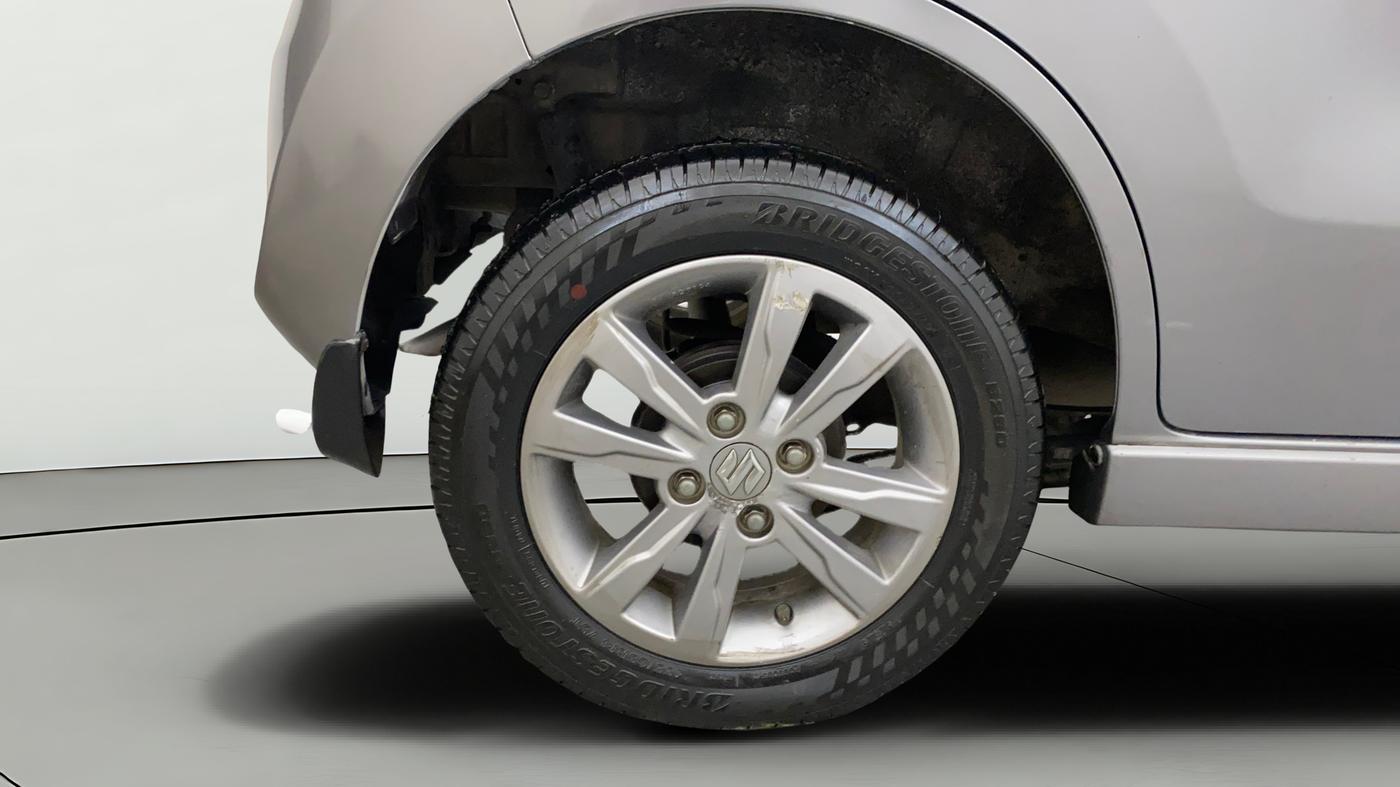 2015 Maruti Wagon R Stingray VXI, Petrol, Manual, 31,935 km, Right Rear Wheel