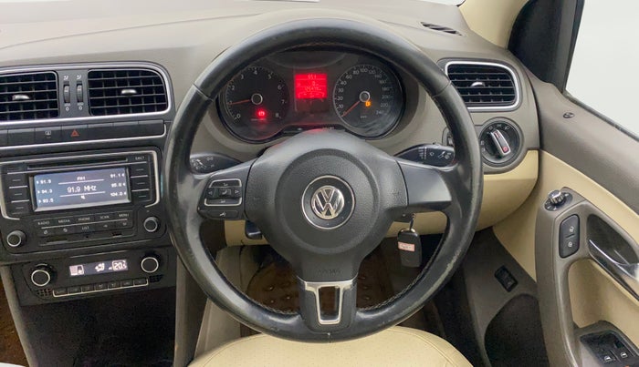 2013 Volkswagen Vento HIGHLINE 1.6 MPI, Petrol, Manual, 1,25,412 km, Steering Wheel Close Up
