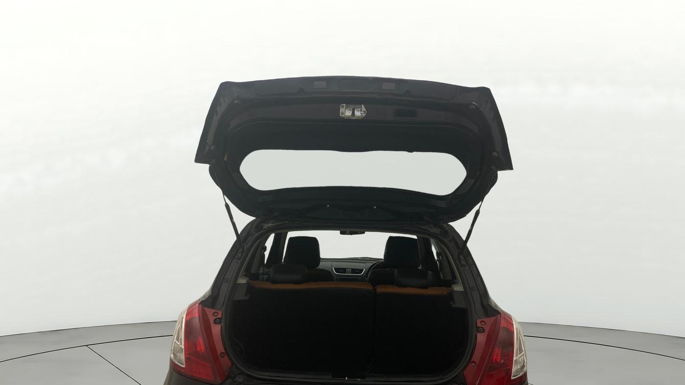 2016 Maruti Swift VDI (O), Diesel, Manual, 91,202 km, Boot Door Open