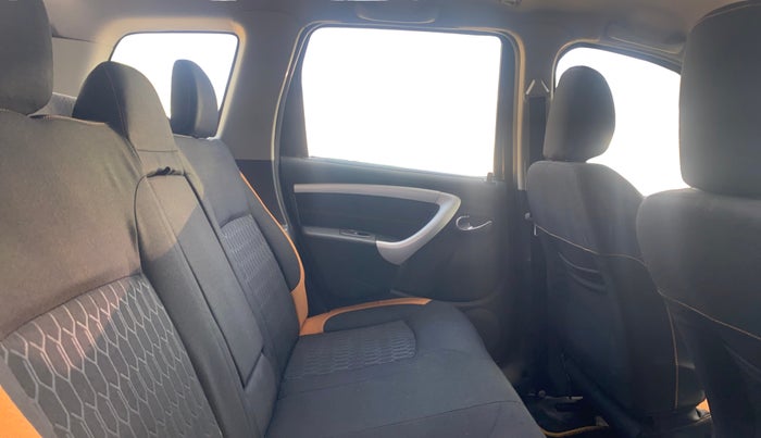 2016 Renault Duster 85 PS RXL DIESEL, Diesel, Manual, 76,902 km, Right Side Rear Door Cabin