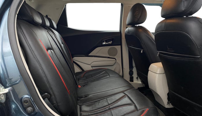 2020 Mahindra XUV300 W8 (O) 1.2 PETROL, Petrol, Manual, 26,537 km, Right Side Rear Door Cabin