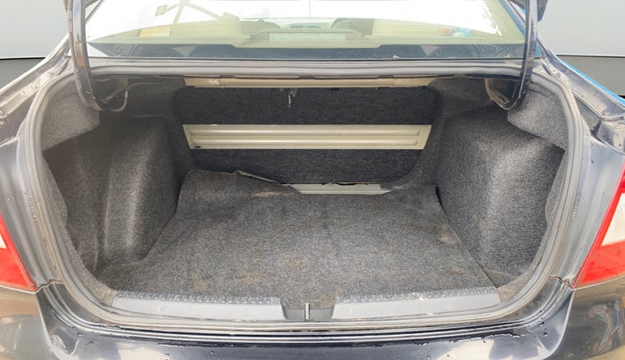 2013 Skoda Rapid ELEGANCE 1.6 TDI CR MT, Diesel, Manual, 85,878 km, Boot Open Zoomed View