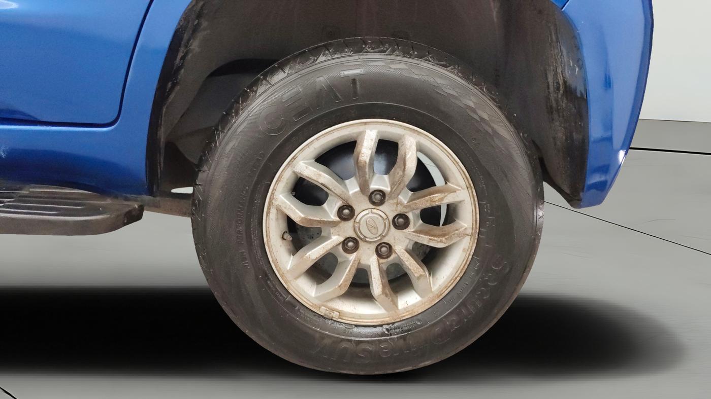 2016 Mahindra TUV300 T8, Diesel, Manual, 48,734 km, Left Rear Wheel
