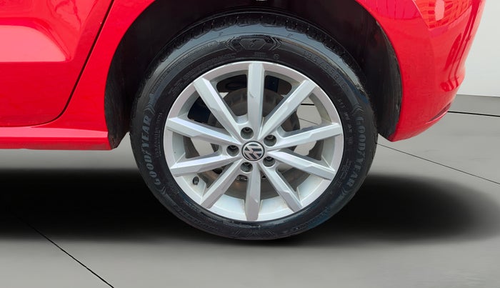 2018 Volkswagen Polo HIGHLINE PLUS 1.0 16 ALLOY, Petrol, Manual, 1,11,152 km, Left Rear Wheel