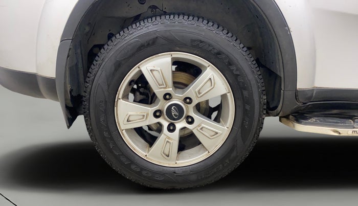 2015 Mahindra XUV500 W8, Diesel, Manual, 1,41,040 km, Right Rear Wheel