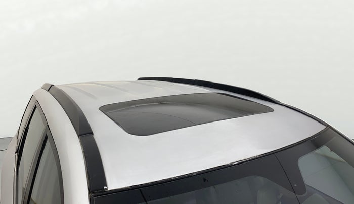 2015 Mahindra XUV500 W10, Diesel, Manual, 1,25,739 km, Roof