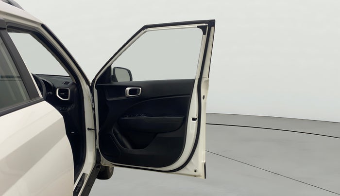 2022 Hyundai VENUE SX PLUS 1.0 TURBO DCT, Petrol, Automatic, 7,657 km, RHS Front Door