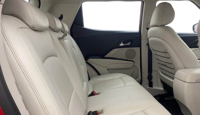 2022 Mahindra XUV300 W8 (O) 1.5 DIESEL AMT, Diesel, Automatic, 32,332 km, Right Side Rear Door Cabin