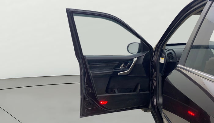 2019 Mahindra XUV500 W11 AT, Diesel, Automatic, 85,421 km, LHS Front Door