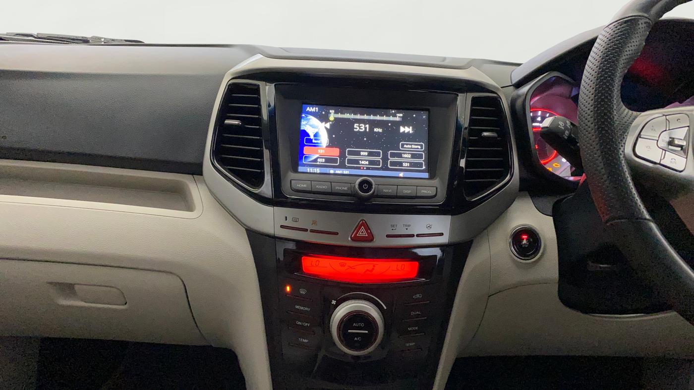2022 Mahindra XUV300 W8 (O) 1.2 PETROL AMT, Petrol, Automatic, 39,378 km, Air Conditioner