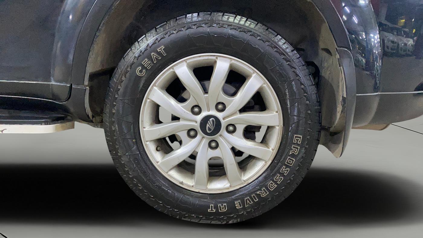 2017 Mahindra XUV500 W10 AT, Diesel, Automatic, 93,469 km, Left Rear Wheel