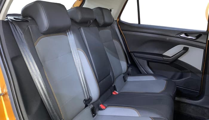 2022 Skoda KUSHAQ STYLE 1.0L TSI AT (6 AIRBAGS), Petrol, Automatic, 15,721 km, Right Side Rear Door Cabin