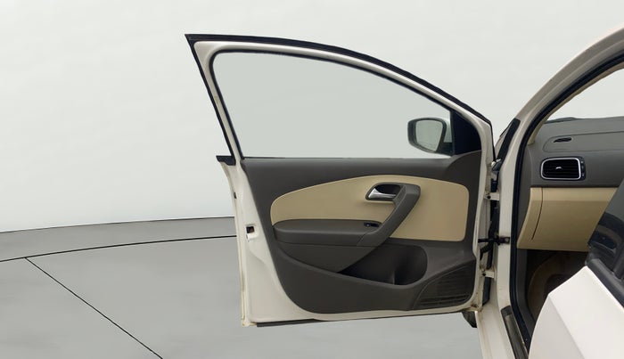 2013 Volkswagen Vento HIGHLINE 1.6 MPI, Petrol, Manual, 1,25,412 km, LHS Front Door