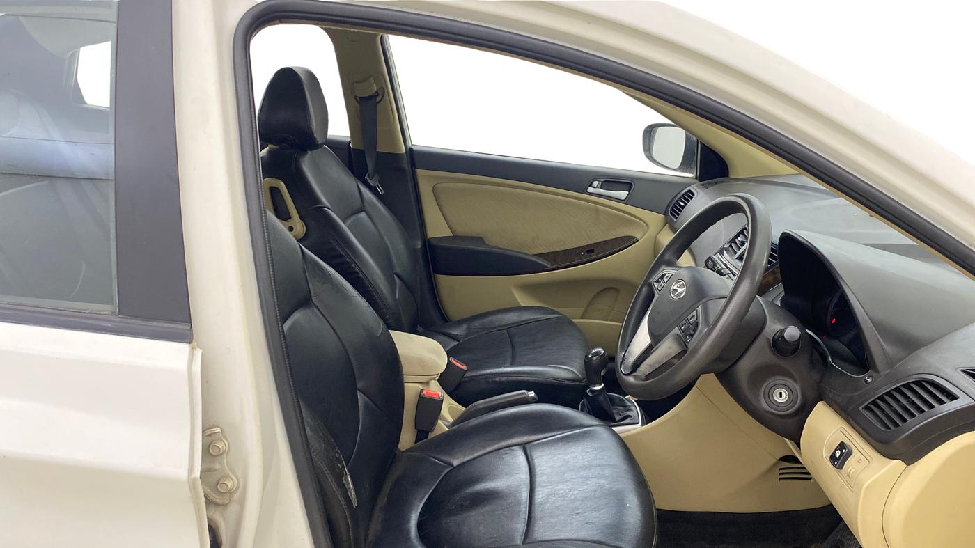 2015 Hyundai Verna FLUIDIC 4S 1.6 VTVT S(O), CNG, Manual, 46,565 km, Right Side Front Door Cabin