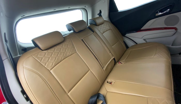 2021 Mahindra XUV300 W8 1.2 PETROL, Petrol, Manual, 55,848 km, Right Side Rear Door Cabin
