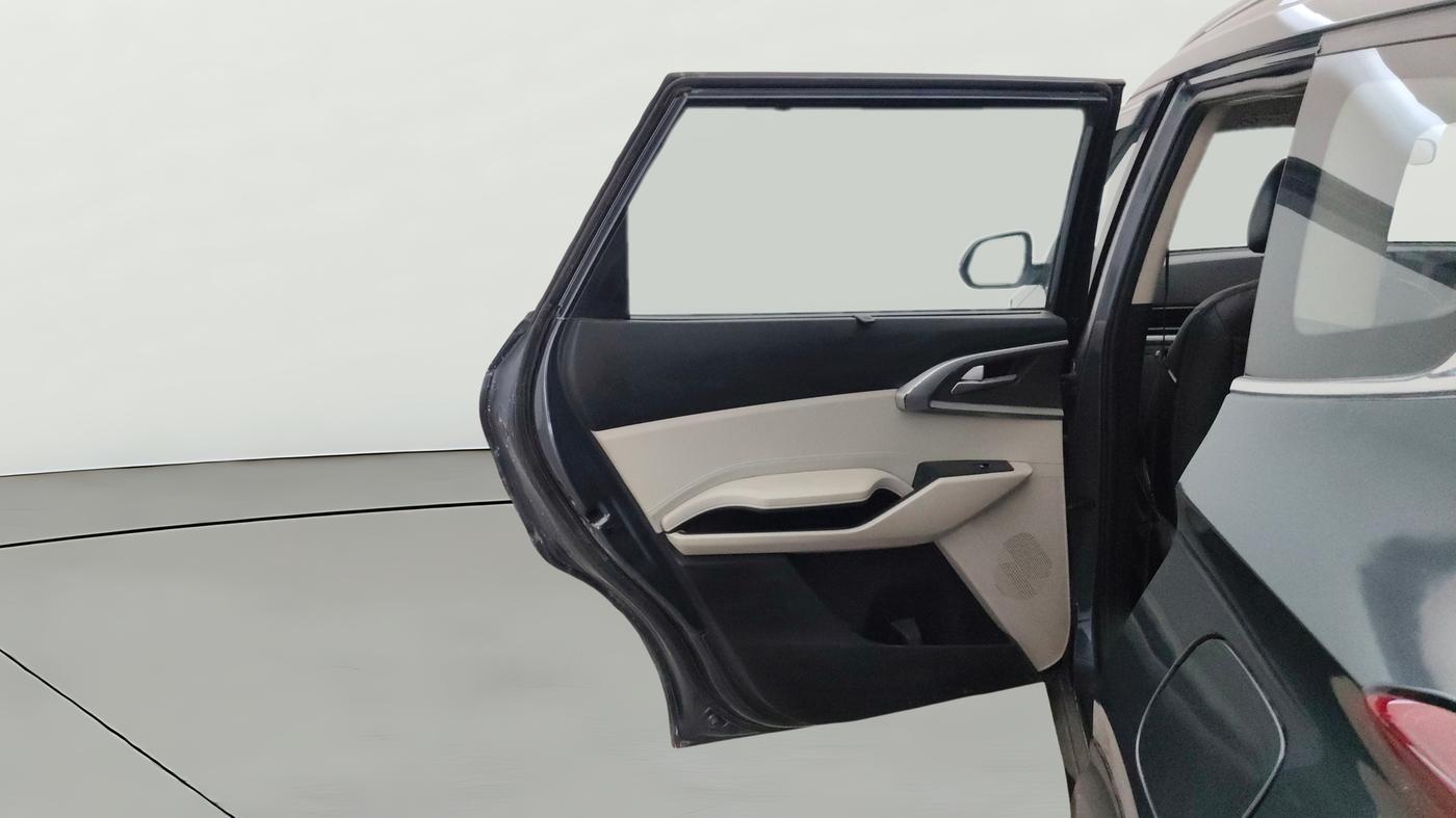 2022 KIA CARENS PRESTIGE PLUS 1.4 PETROL 7 STR, Petrol, Manual, 1,21,761 km, LHS Rear Door
