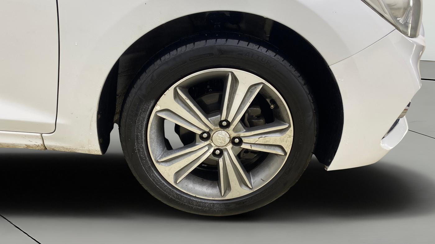 2018 Hyundai Verna 1.6 SX (O) CRDI MT, Diesel, Manual, 88,512 km, Right Front Wheel