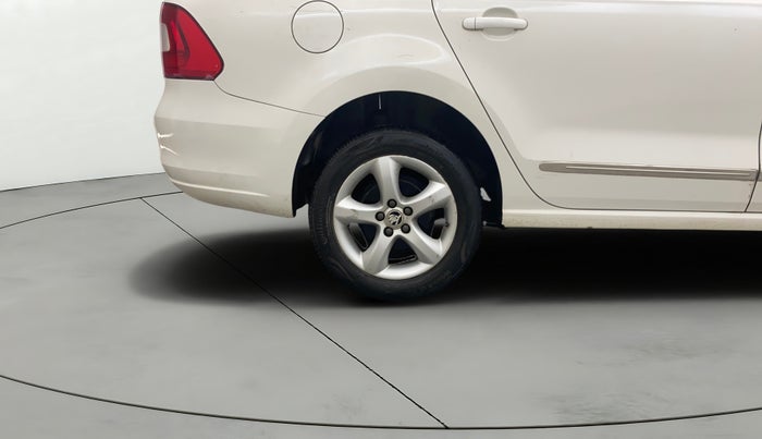 2014 Skoda Rapid ELEGANCE 1.6 MPI MT, Petrol, Manual, 1,07,359 km, Right Rear Wheel