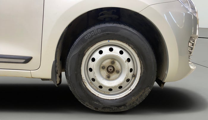 2019 Maruti Swift LXI, Petrol, Manual, 31,393 km, Right Front Wheel