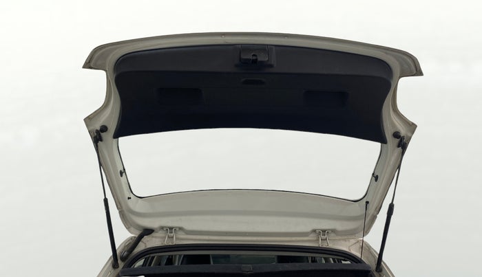 2015 Volkswagen Polo COMFORTLINE 1.2L, Petrol, Manual, 71,767 km, Boot Door Open