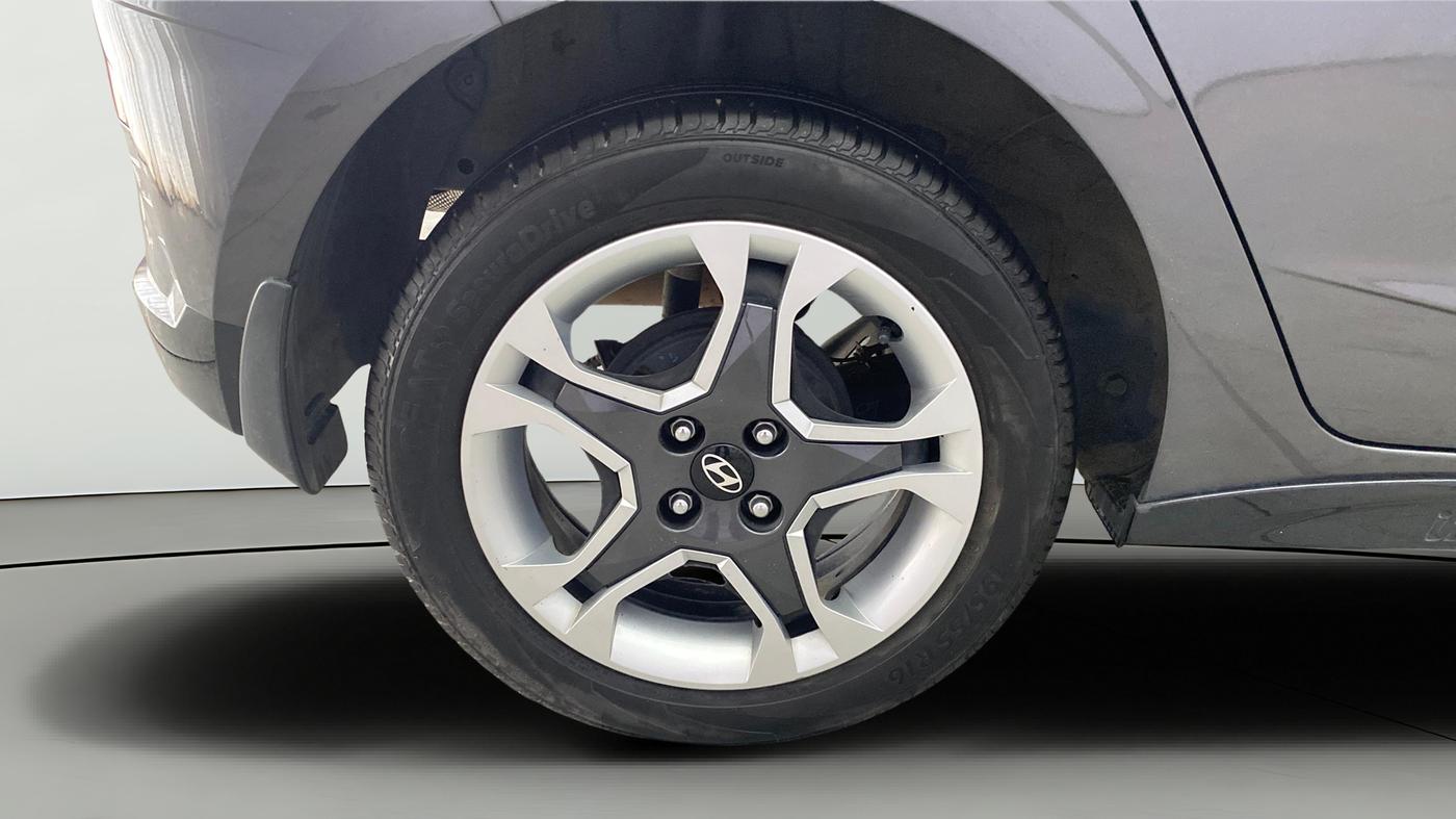 2024 Hyundai NEW I20 SPORTZ 1.2 IVT, Petrol, Automatic, 12,985 km, Right Rear Wheel