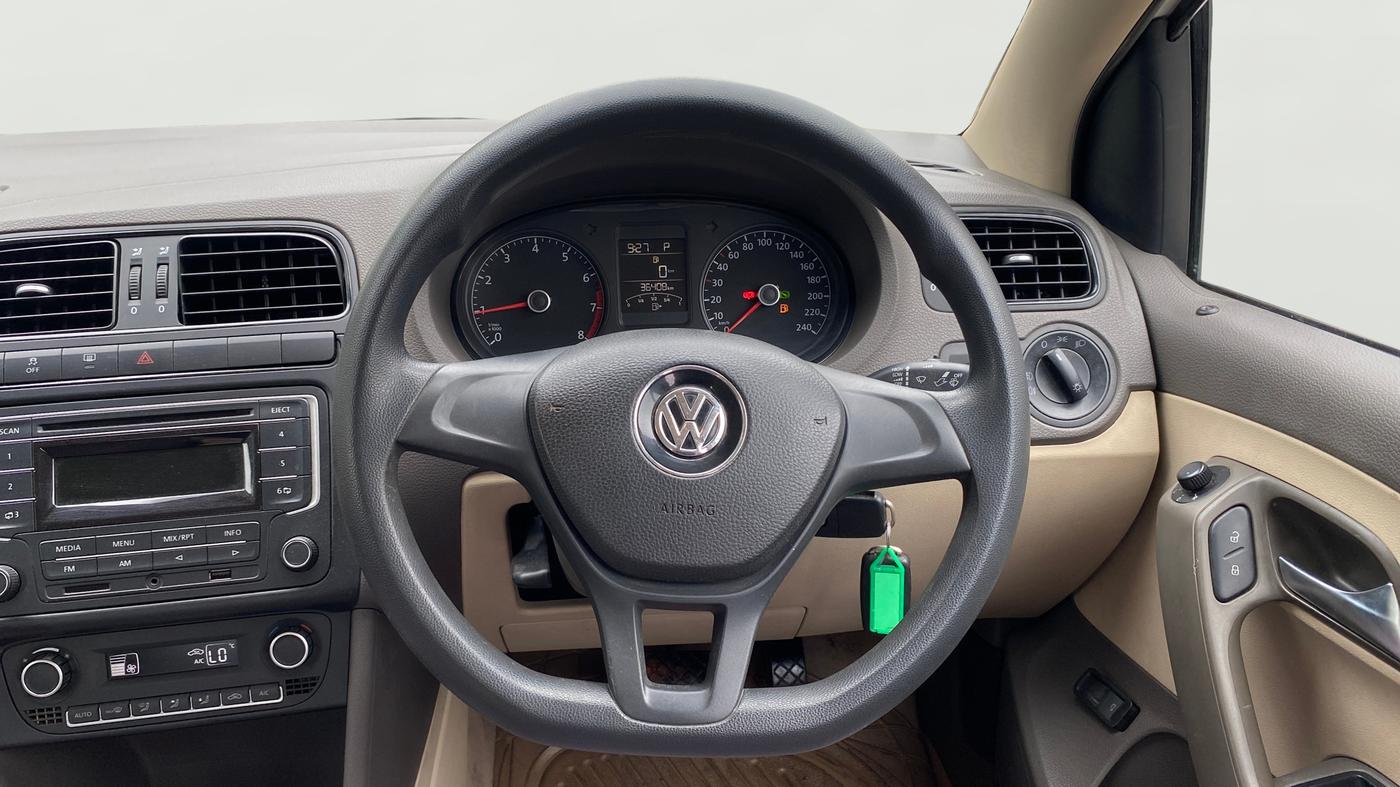 2014 Volkswagen Vento COMFORTLINE TSI AT PETROL, Petrol, Automatic, 36,400 km, Steering Wheel Close Up