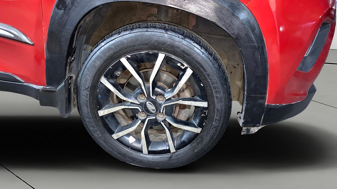 2018 Mahindra KUV 100 NXT K8 P 6 STR, Petrol, Manual, 54,459 km, Right Front Wheel