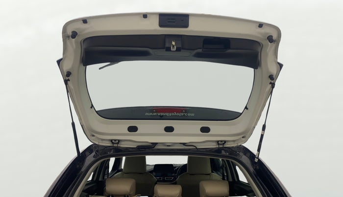 2023 Toyota Glanza V AMT, Petrol, Automatic, 30,032 km, Boot Door Open