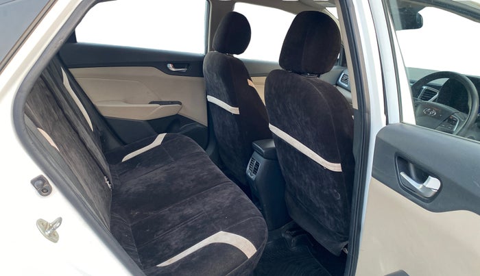 2018 Hyundai Verna 1.6 VTVT SX, Petrol, Manual, 87,828 km, Right Side Rear Door Cabin