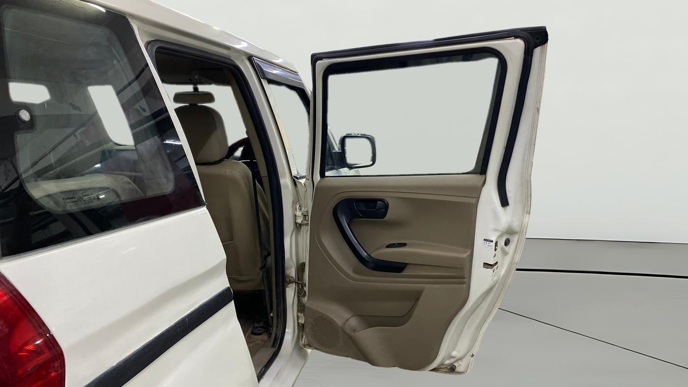 2022 Mahindra BOLERO NEO N 4, Diesel, Manual, 1,05,611 km, RHS Rear Door