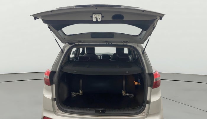 2016 Hyundai Creta SX PLUS 1.6 PETROL, CNG, Manual, 1,14,301 km, Boot Door Open