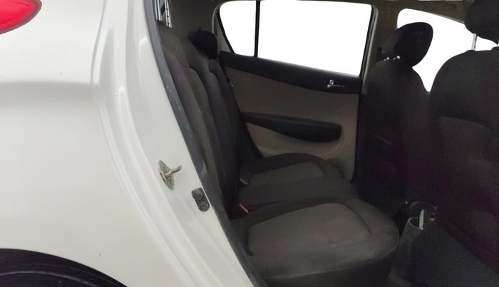 2013 Hyundai i20 SPORTZ 1.2, Petrol, Manual, 79,644 km, Right Side Rear Door Cabin