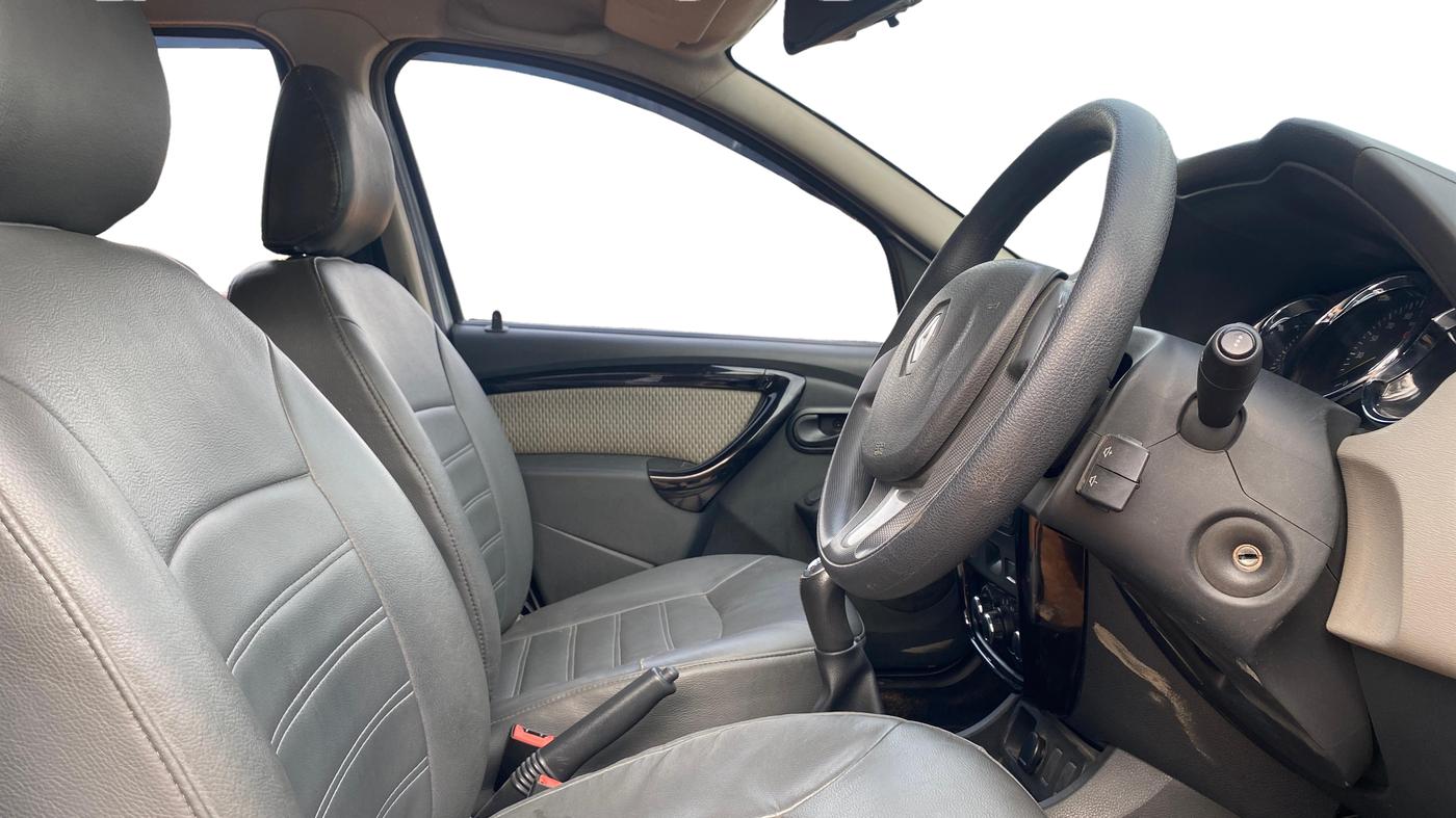 2015 Renault Duster RXL PETROL, Petrol, Manual, 42,724 km, Right Side Front Door Cabin