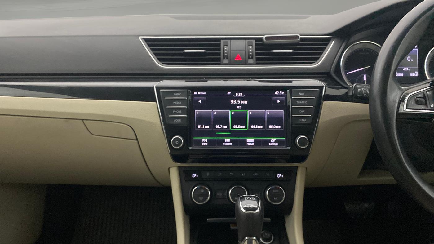 2016 Skoda Superb L&K 1.8 TSI AT, Petrol, Automatic, 1,05,887 km, Air Conditioner