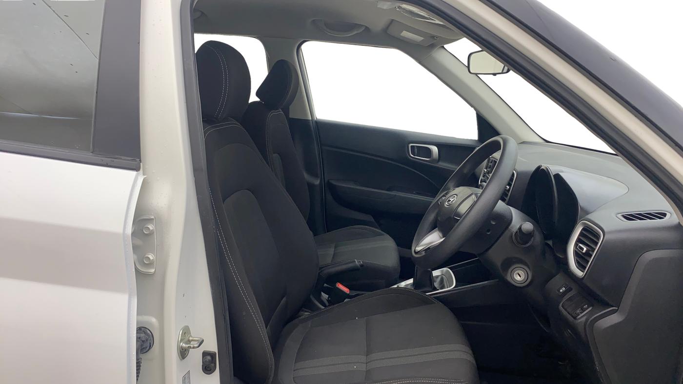 2019 Hyundai VENUE S 1.2, CNG, Manual, 39,369 km, Right Side Front Door Cabin