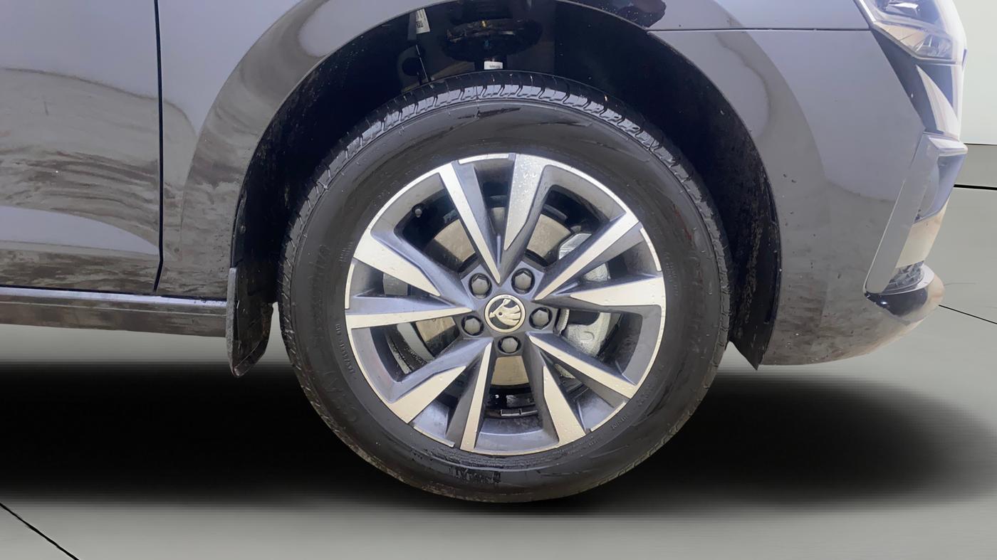 2025 Skoda SLAVIA Prestige 1.0L TSI AT, Petrol, Automatic, 2,570 km, Right Front Wheel