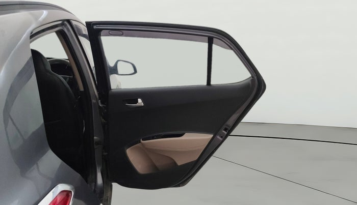 2016 Hyundai Grand i10 SPORTZ 1.2 KAPPA VTVT, CNG, Manual, 1,07,079 km, RHS Rear Door