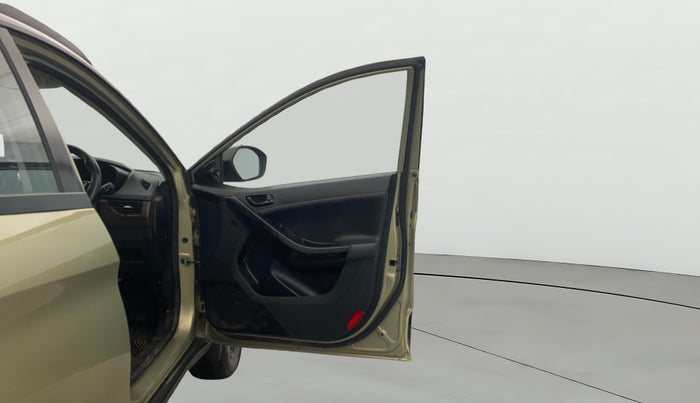 2022 Tata NEXON XZ PLUS (PREMIUM) KAZIRANGA PETROL, Petrol, Manual, 60,449 km, RHS Front Door