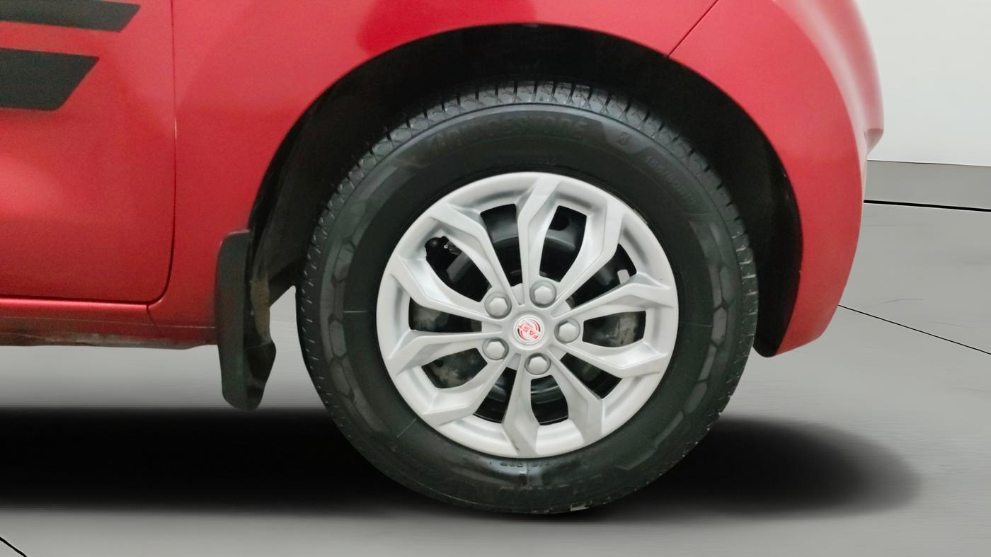 2016 Datsun Redi Go T (O), Petrol, Manual, 69,695 km, Right Front Wheel