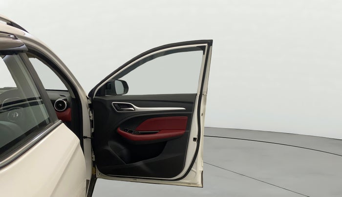 2022 MG ASTOR SAVVY 1.3 TURBO AT S RED, Petrol, Automatic, 42,010 km, RHS Front Door