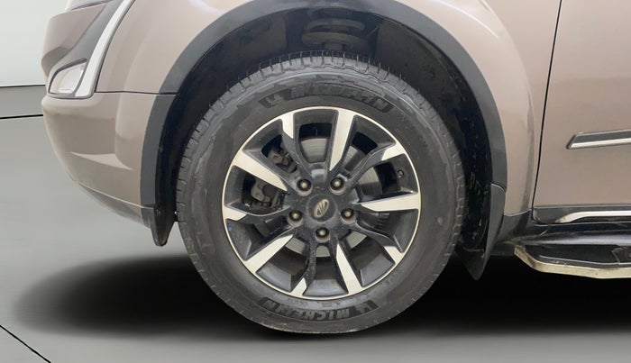 2018 Mahindra XUV500 W11 AT, Diesel, Automatic, 84,090 km, Left Front Wheel