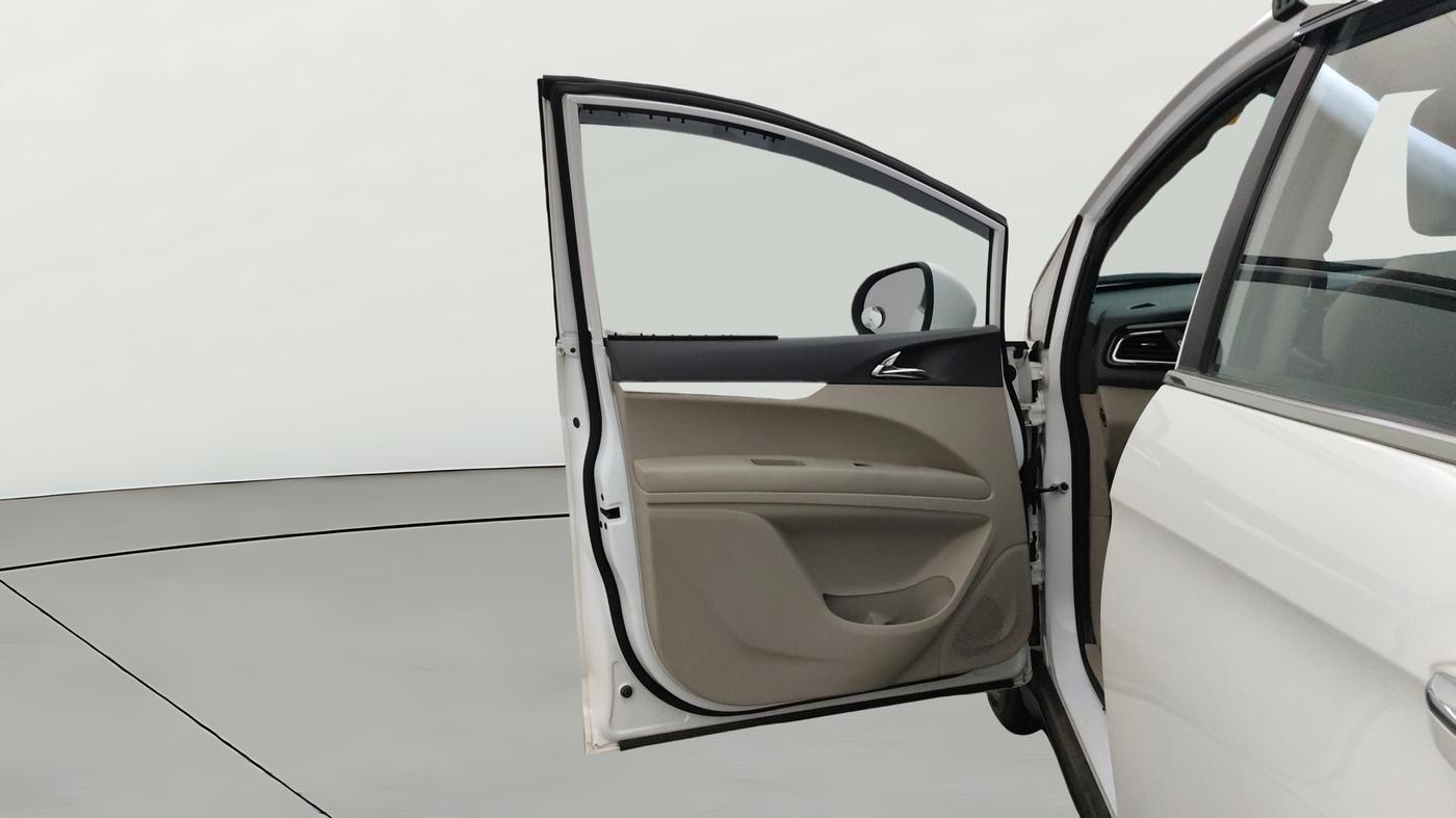 2025 Mahindra MARAZZO M 6 + 8 STR, Diesel, Manual, 5,480 km, LHS Front Door
