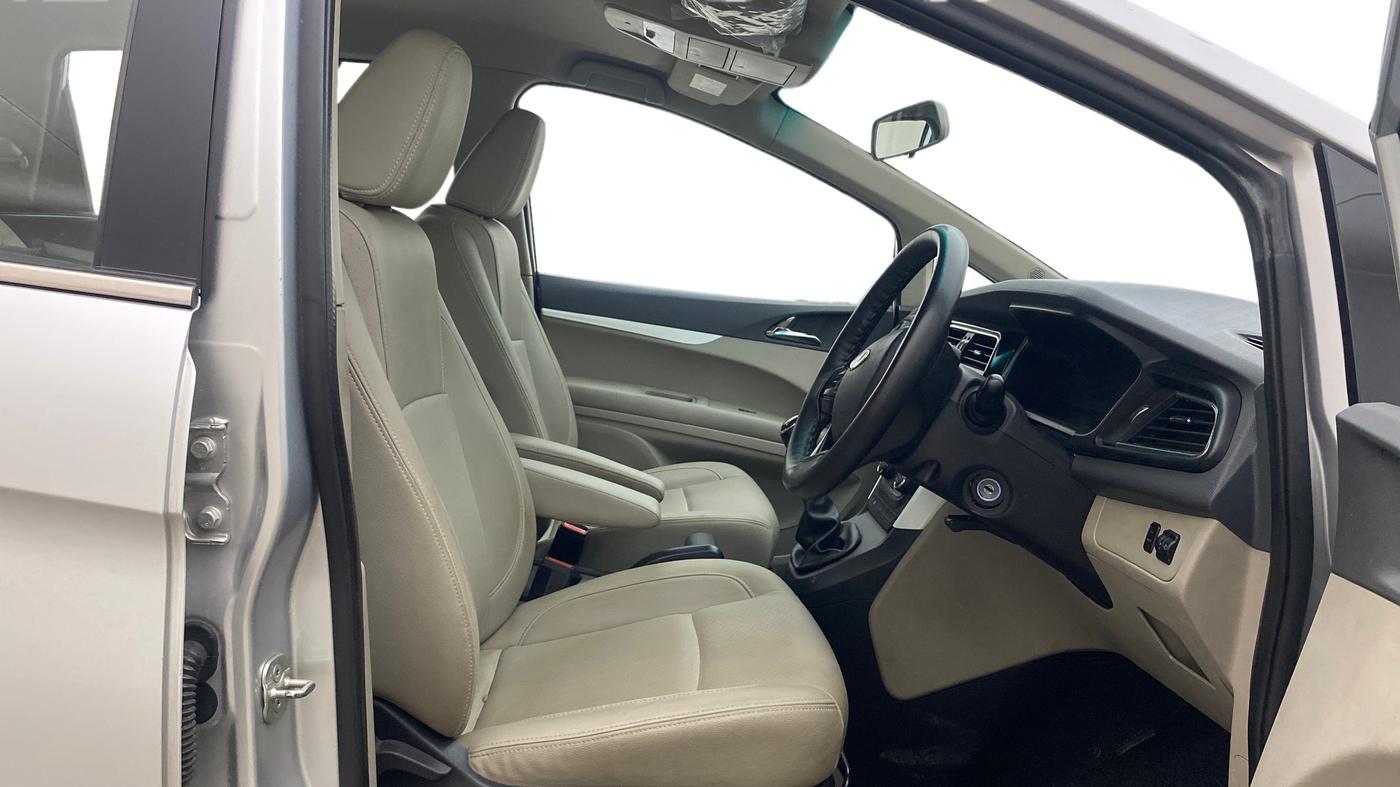 2018 Mahindra MARAZZO M8 7 STR, Diesel, Manual, 1,16,231 km, Right Side Front Door Cabin