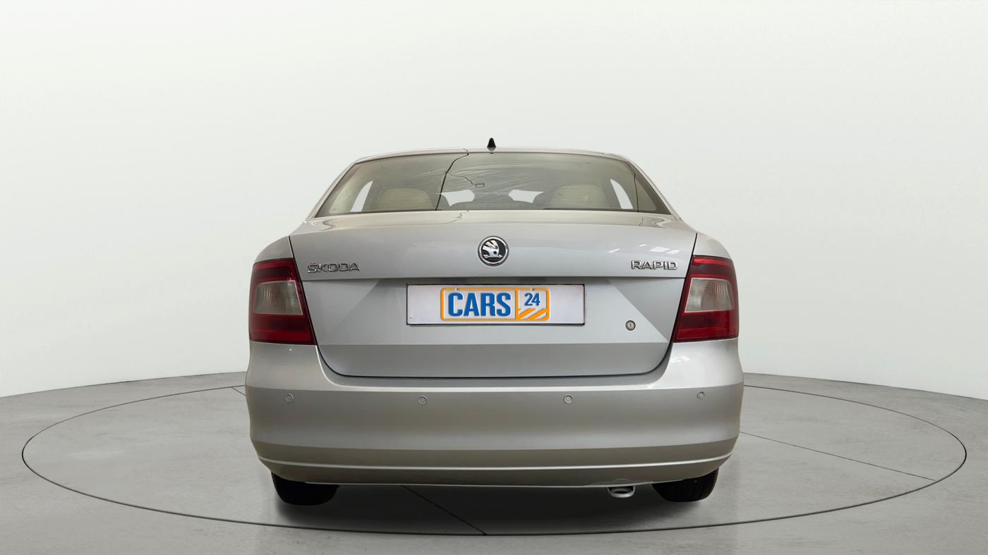 2013 Skoda Rapid ELEGANCE 1.6 MPI MT, Petrol, Manual, 84,349 km, Back/Rear