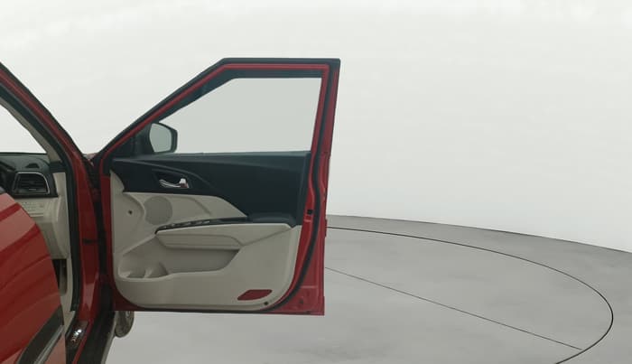 2022 Mahindra XUV300 W8 (O) 1.2 PETROL AMT, Petrol, Automatic, 12,444 km, RHS Front Door