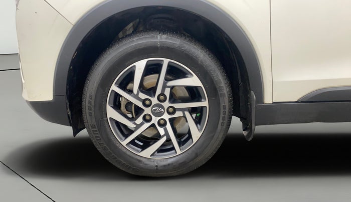 2022 Mahindra XUV300 W8 (O) 1.5 DIESEL, Diesel, Manual, 78,278 km, Left Front Wheel